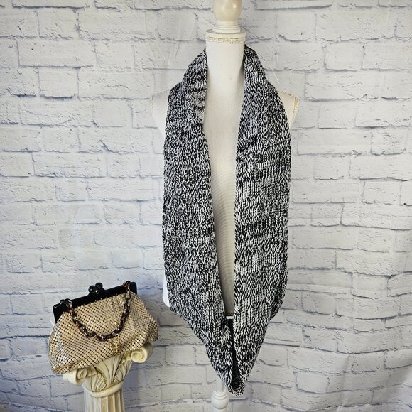 NWT Calvin Klein OS One Size Black/White Knit Infinity Loop Scarf MSRP $58 Women - Picture 1 of 13